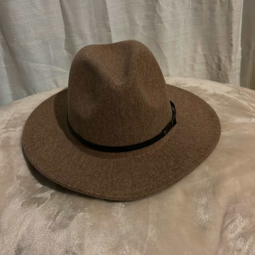 Tan cowboy hat
